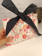 Pochette à livre / liseuse / tablette / iPad avec gros nœud - Petit modèle Les Mimines d'Amélie