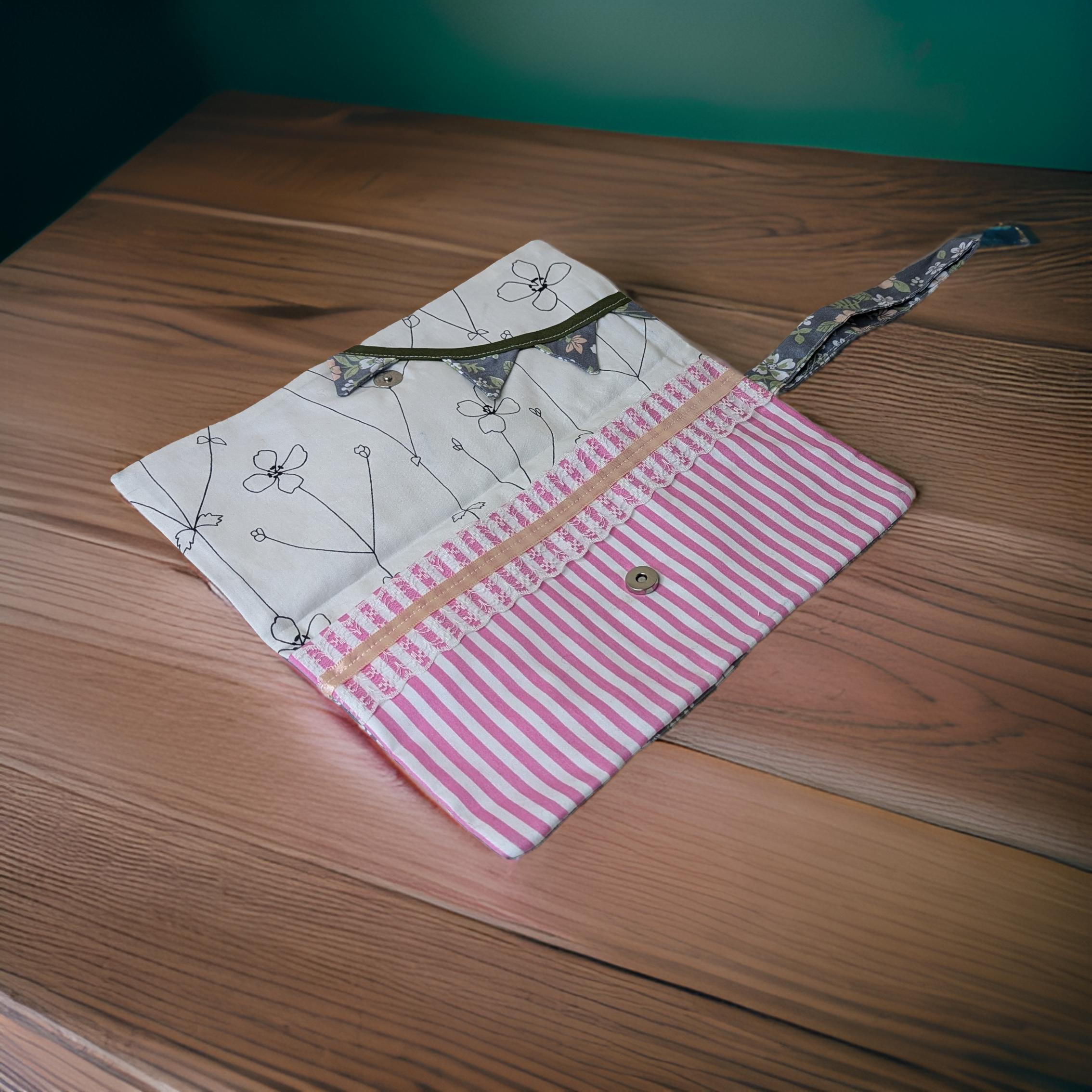 Pochette look vintage - bouton pression magnétique Les Mimines d'Amélie